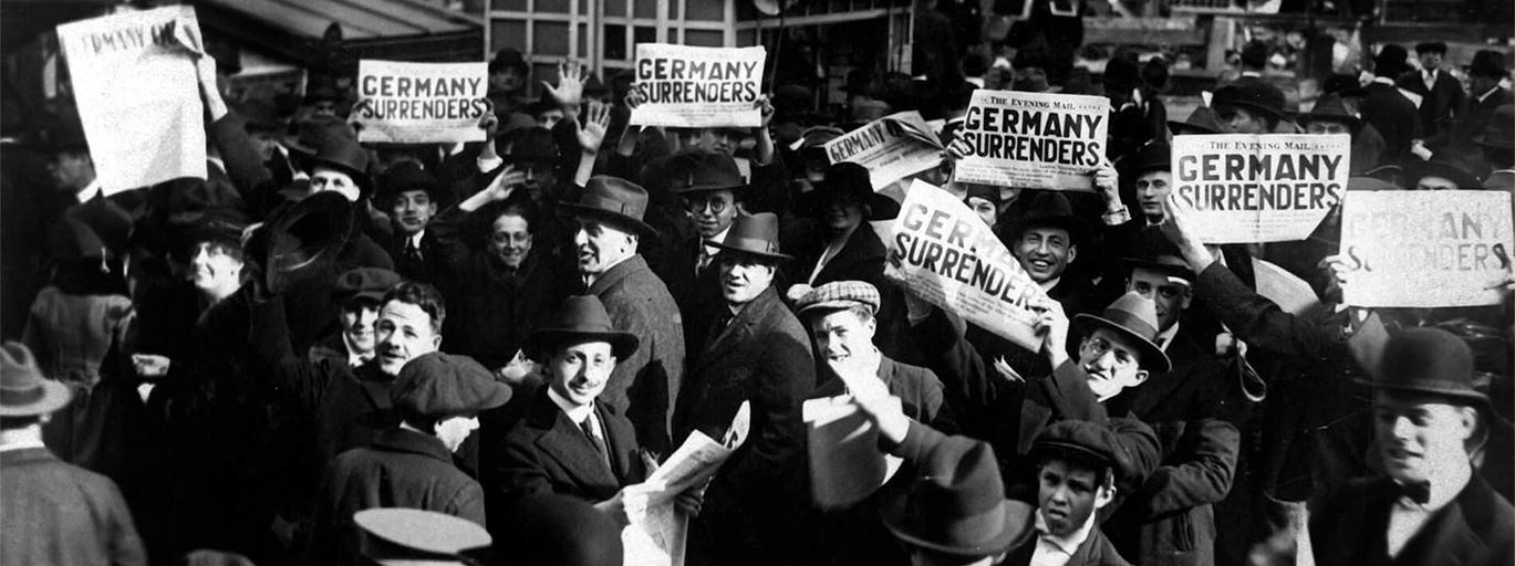 Peace rumor, New York. Crowd at Times Square holding up Extras telling about the signing of the Armistice.