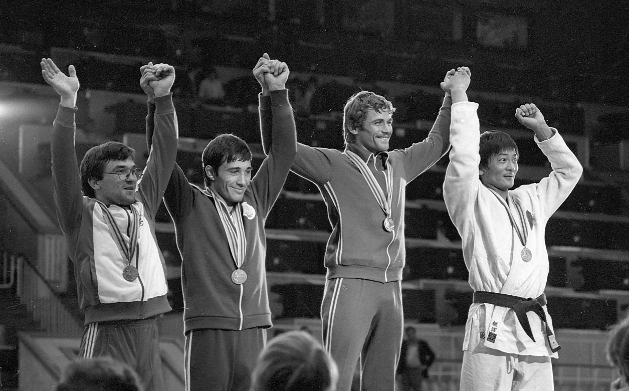 An image of the podium at the 1980 Summer Olympics in Moscow, featuring Soviet athletes Nikolay Solodukhin and Iliyan Nedkov.