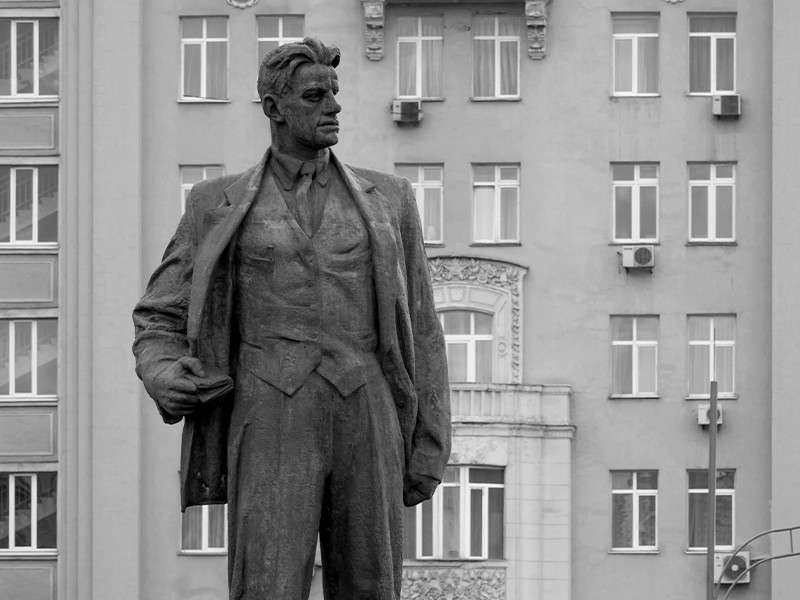 The monument to Vladimir Mayakovsky in Moscow on Mayakovsky Square. A statue of Vladimir Mayakovsky stood looking to the right.