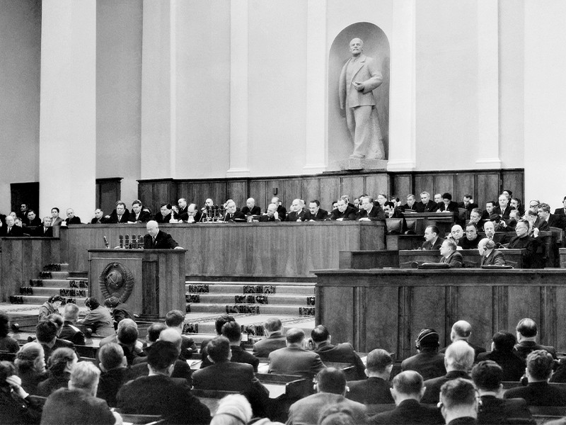 A black and white image of a session at the Grand Kremlin Palace.