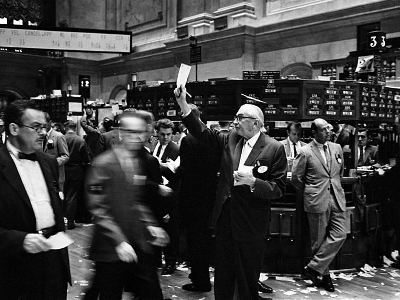 Black and white photograph of stock brokers working at the New York Stock Exchange.